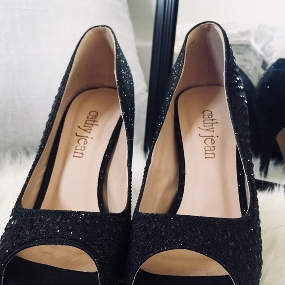 Elegant Black Heels - Picture 3 of 3